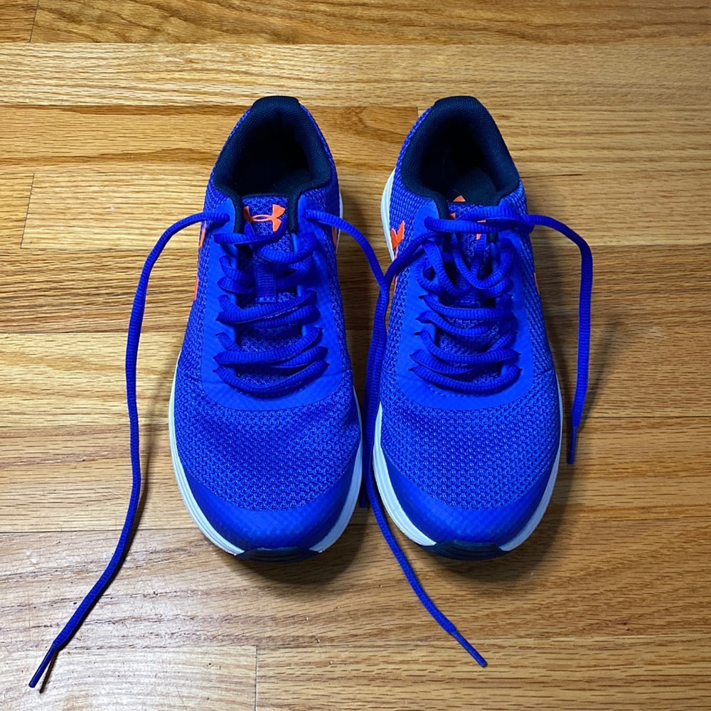 Worn 2 times blue Under Armour girl’s sneakers.